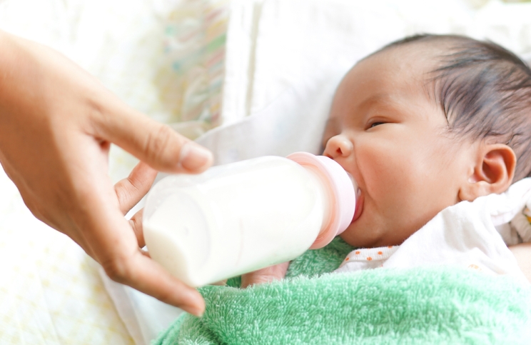 Borstvoeding en flesvoeding