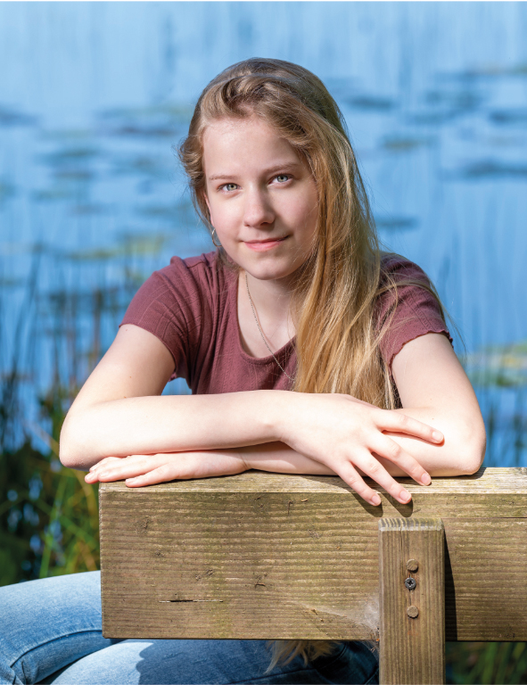 Elin bij het water